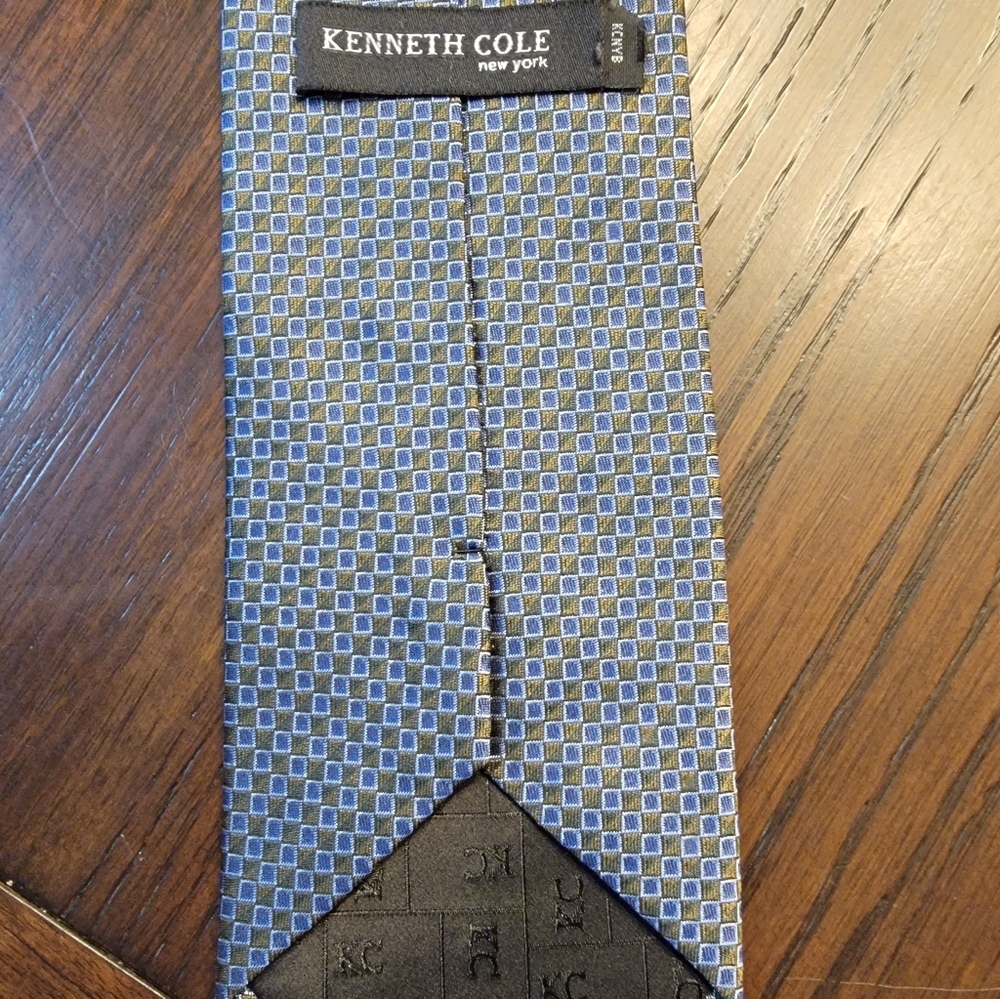 Kenneth Cole tie - Picture 2 of 5